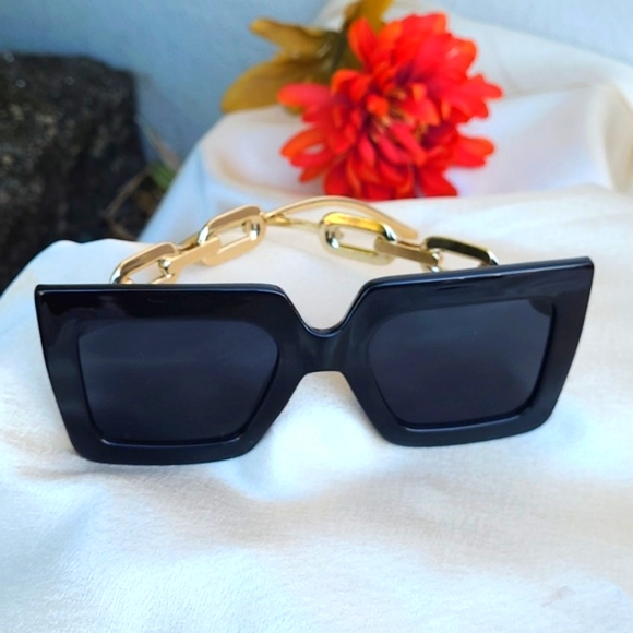 Square Sunglasses. Chain Temple UV Protection Sunglasses. Photos taken by me - Picture 10 of 11